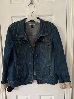 Women’s Vintage Classic Denim Jacket Size M Plaid Cuffs Bandolino Blu Med. Wash